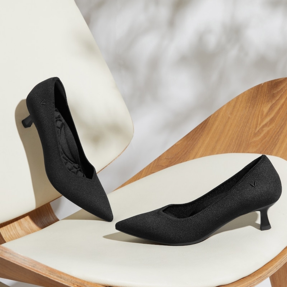 New Vivaia Pointed Toe Black Kitten Heels